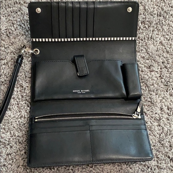 Henri Bendel wallet - Picture 3 of 5